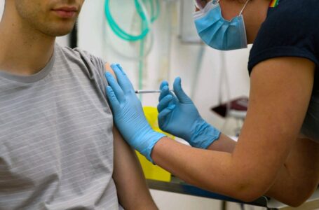 Vacina de Oxford contra Covid-19 começa a ser testada em profissionais de saúde de SP