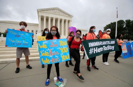 Suprema Corte barra tentativa de Trump para acabar com programa que ampara jovens imigrantes