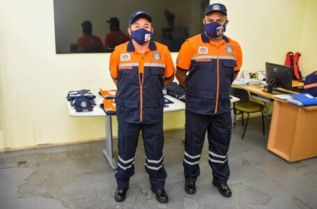 Agentes da Defesa Civil de Cajamar recebem novos uniformes