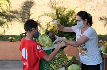Alunos da Rede Municipal de Ensino recebem Kit de alimentos provenientes da Agricultura Familiar em Cajamar