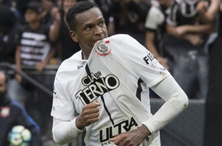 Corinthians anuncia que atacante Jô é o novo reforço da equipe