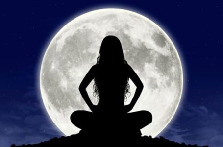 Ciclo menstrual e ciclo lunar: o que os dois têm em comum na vida da mulher