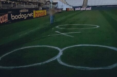 Gramado da Arena do Corinthians é pichado com provocação de torcedor do Palmeiras: “8 x 0”