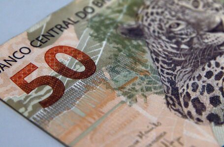 Contas públicas devem fechar este ano com déficit de R$ 828,6 bi