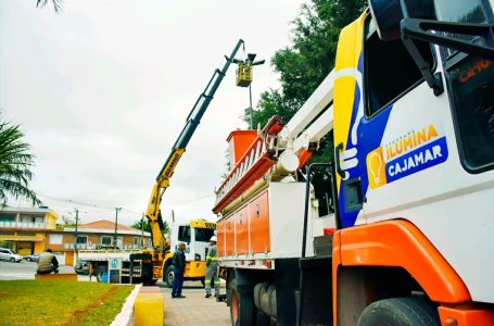 Programa Ilumina Cajamar instala luminárias de LED na Praça do Parque São Roberto