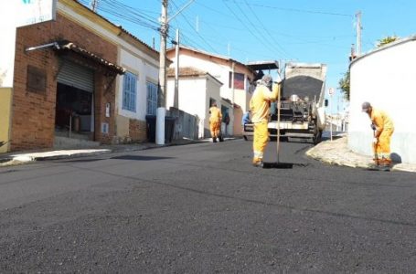 Prefeitura asfalta ruas no Centro e no Jacaré em Cabreúva