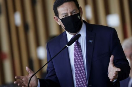 Mourão defende aprimoramento e manutenção do auxílio emergencial