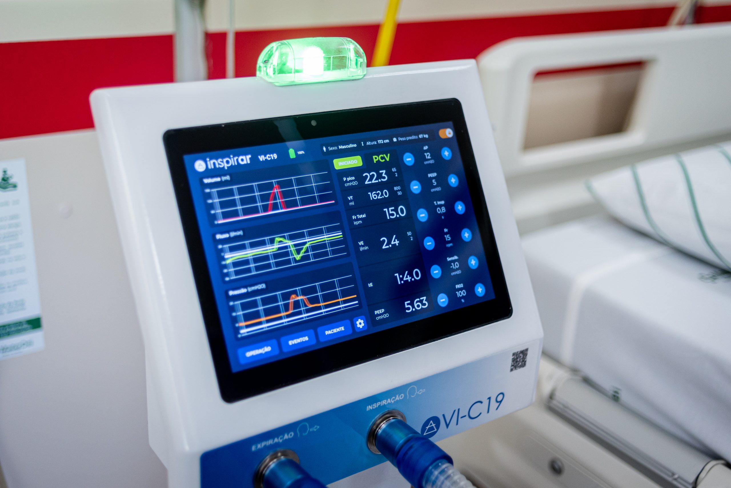 Ventilador pulmonar desenvolvido pelo projeto Inspirar é utilizado em paciente com insuficiência respiratória