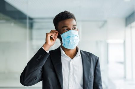 Entenda por que uso da máscara ajuda a reduzir risco de contaminação por COVID-19