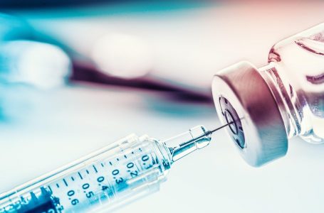 Governo contradiz lei sancionada por Jair Bolsonaro que obriga vacinação