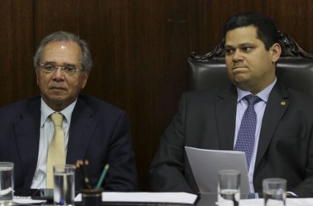 Planalto tenta via Alcolumbre acelerar tramitação de projetos para retomada