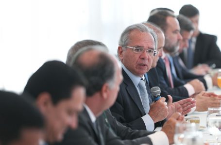 Legislativo vê projeções de Guedes com ressalvas, diz cientista político