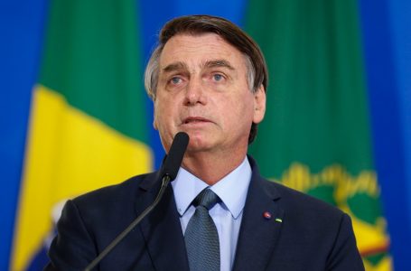 Bolsonaro é intimado a depor, e AGU recorre de decisão de Celso de Mello sobre depoimento presencial