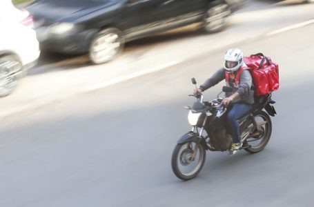 Governo de São Paulo vai ajudar motoboys: facilitará compra de motos e regularização de documentos
