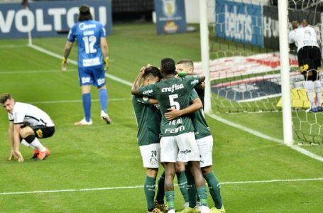 Palmeiras vence o rival Corinthians fora de casa e se aproxima dos líderes
