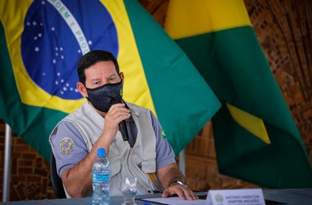 Mourão leva embaixadores a Amazônia, sem Salles