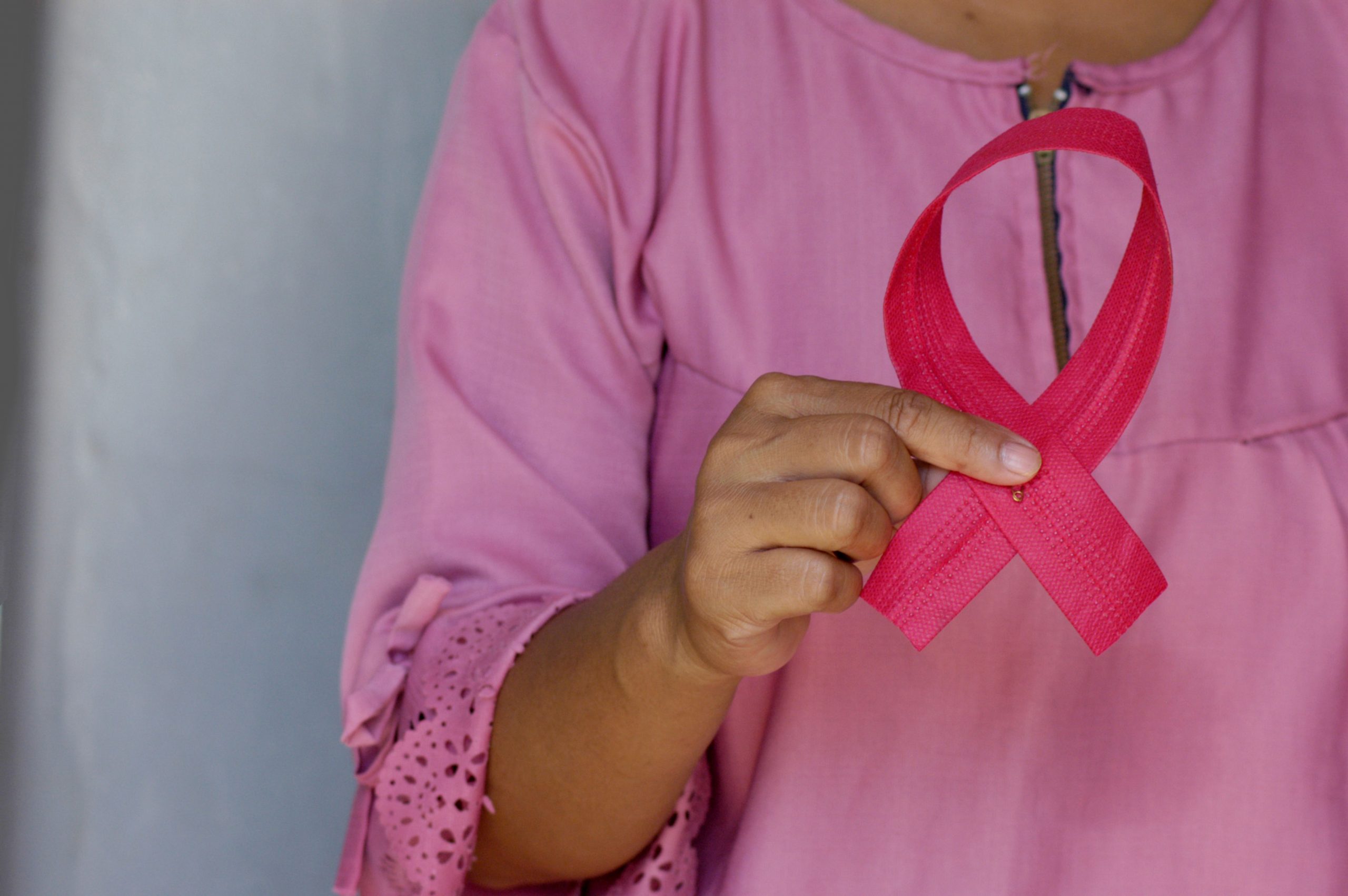 Outubro rosa: o que é e a importância da detecção precoce do câncer de mama