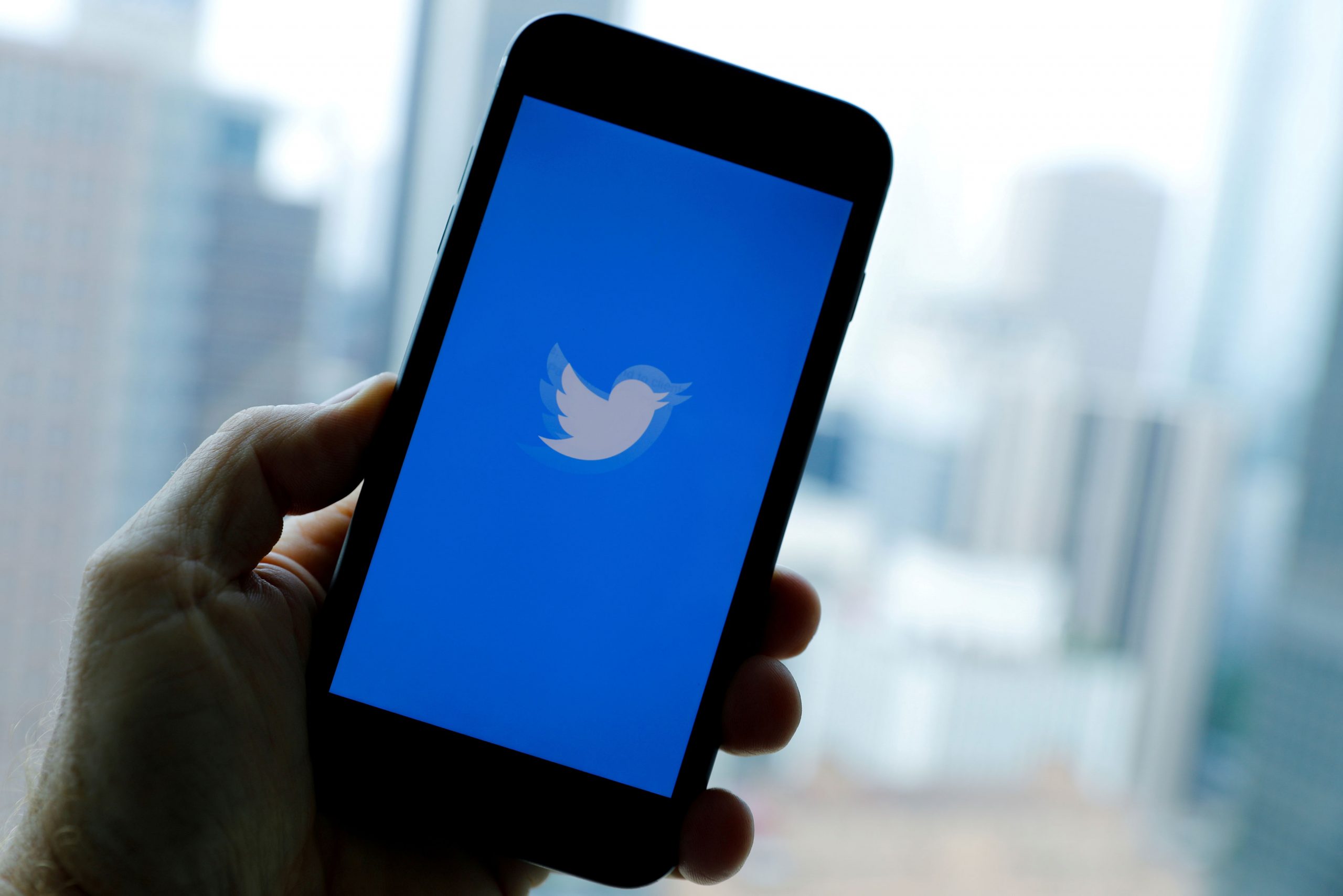 Twitter testa formas de deixar rótulos de informação falsa mais nítidos e ágeis