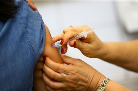 Sanofi e GSK prometem 200 milhões de doses de potencial vacina contra Covid-19