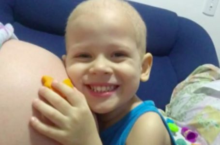 Pai doa medula e salva o filho depois de dois anos de luta contra a leucemia; vídeo mostra reencontro