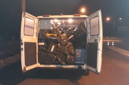 Polícia aborda ambulância com sirene ligada e descobre que ‘paciente’ era 1,5 tonelada de maconha