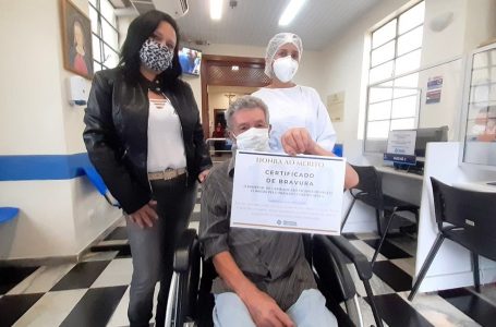 ‘Experiência nada boa’, diz idoso que foi milésimo paciente curado da Covid a ter alta de hospital em Jundiaí