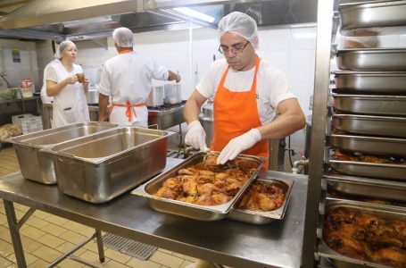 Bares e restaurantes voltam a contratar em São Paulo