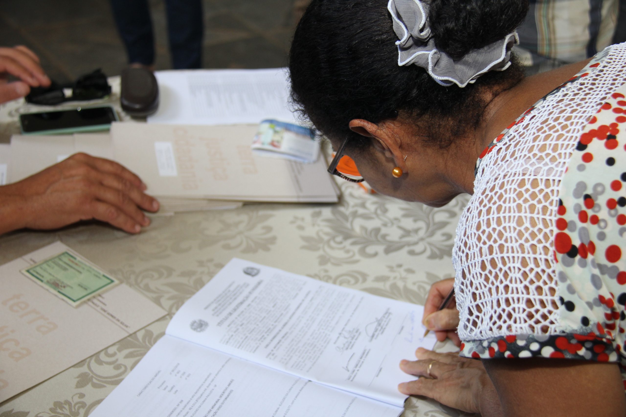 Habitação SP entrega mais títulos de propriedade para famílias de Mogi das Cruzes