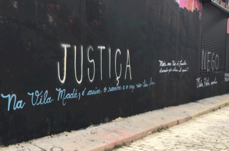 Beco do Batman é pintado de preto em homenagem a artista morto por PM; irmã quer justiça