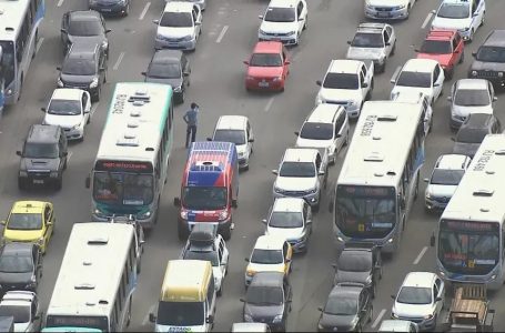 Vídeo: Homem ‘perde’ carro no engarrafamento e leva meia hora para encontrar o veículo