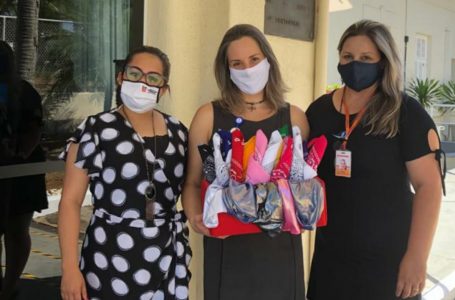 Hospital São Vicente recebe doação de lenços para pacientes oncológicas