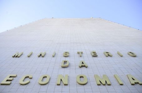 Ministério melhora previsão de queda da economia