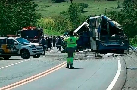 Acidente em rodovia no interior de SP provoca 41 mortes, diz PM