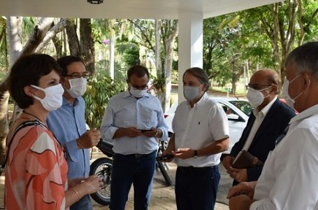 Instituto Biológico recebe visita de gestores de empresa multinacional indiana