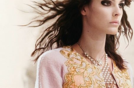 Tendência de maquiagem de 2020 é revelada no Métiers D’art da Chanel