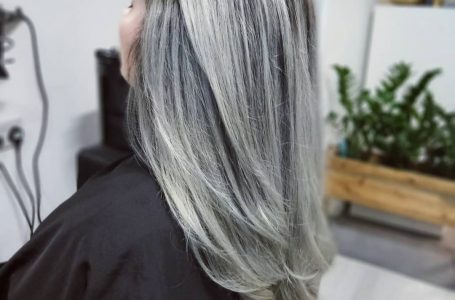 Saiba quais cuidados caseiros ter para manter cabelos grisalhos saudáveisSaiba quais cuidados caseiros ter para manter cabelos grisalhos saudáveis