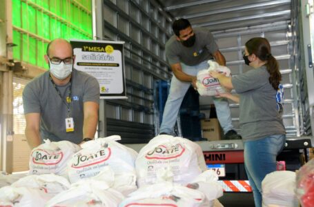Empresa mobiliza funcionários e doa mais de uma tonelada de alimentos não perecíveis
