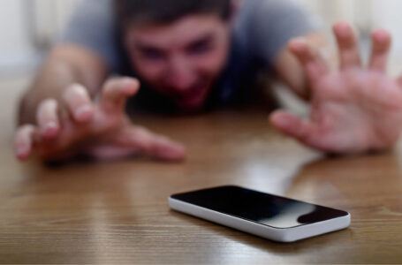 Enem: ficar longe do celular durante a prova é fonte de ansiedade para jovens
