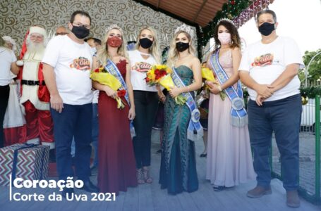 Rainha e princesas da Corte da Uva 2021 são coroadas na abertura do Natal Iluminado