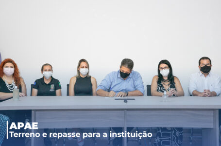 Prefeito oficializa doação do segundo terreno à Apae e assina novo projeto de lei