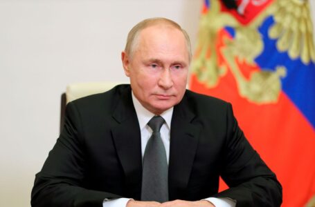 Putin supervisionará exercícios nucleares em momento de tensão