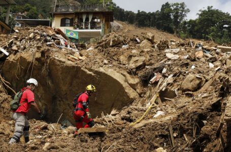 Sobe para 233 número de mortos pelas chuvas de fevereiro em Petrópolis