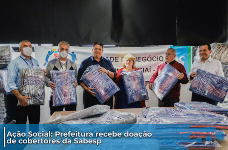 Campanha Inverno Solidário recebe doação de 100 cobertores dos voluntários da Sabesp